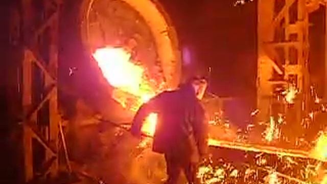 Разливка чугуна на разливочной машине смотреть онлайн