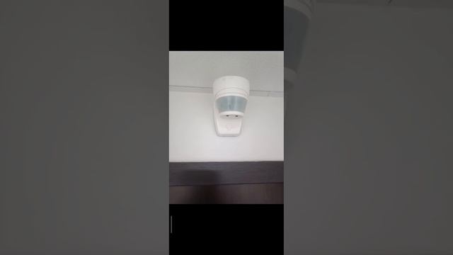 Logement Social Qui Laisse Des Caméras Cachés Sous Forme De PIR Dans Les Parties Communes - Illegal