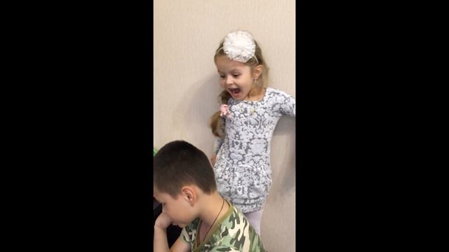 Видео для детей | Парикмахерская дома смотреть онлайн