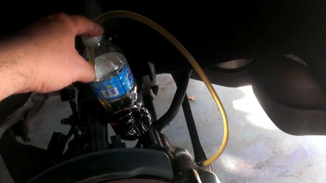 Bleeding Brakes on 2006 Audi A8 (D3) with lots of air bubbles and a solution смотреть онлайн