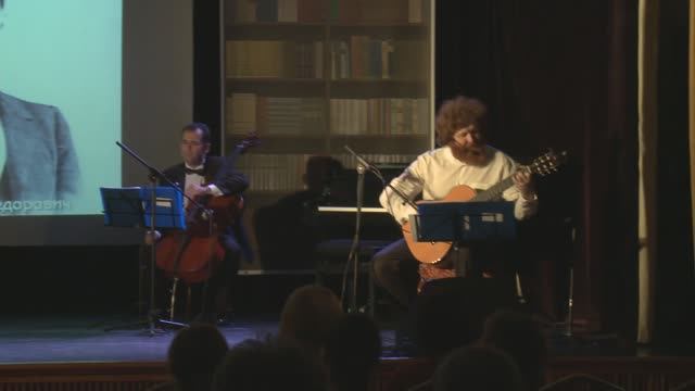 Среди миров (музыка Игоря Коровина, стихи Иннокентия Анненского) смотреть онлайн