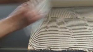 Укладка стеклянной мозаики на подоконник. Отделка подоконника мозаикой