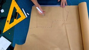 Элегантное платье без выкройки. С кокеткой и оригинальными рельефами. Крой сразу на ткани.mp4