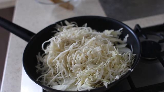 Капуста жареная с луком | дешевый рецепт | быстрый рецепт смотреть онлайн
