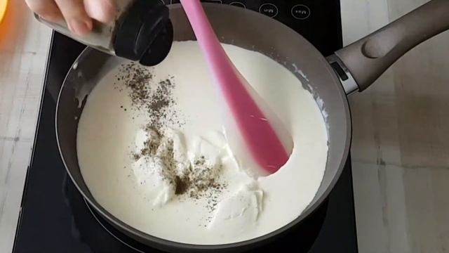 Вкусный ужин куриная грудка в сырном соусе (Hähnchenbrust In Käse-Sahne Sauce)