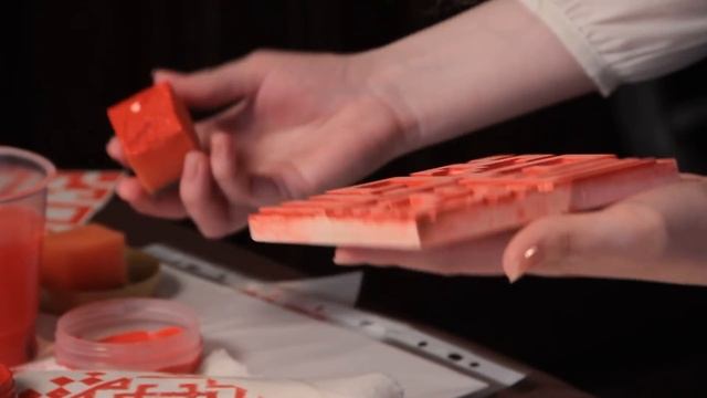 «Ручная работа». Декорирование скатерти в технике ручной набойки (20.05.2015) смотреть онлайн