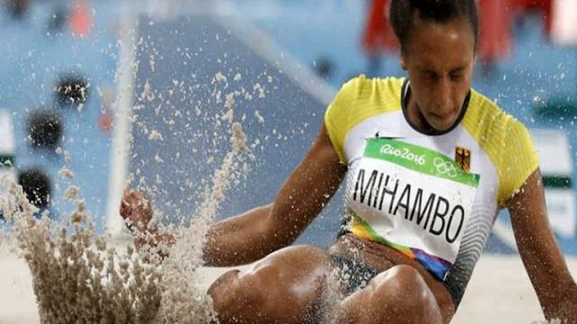 Malaika Mihambo Weitspringerin Malaika Mihambo liegt nach einer persönlichen Bestleistung lange auf смотреть онлайн