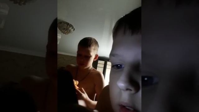 спалил брата со старым телефоном ? смотреть онлайн