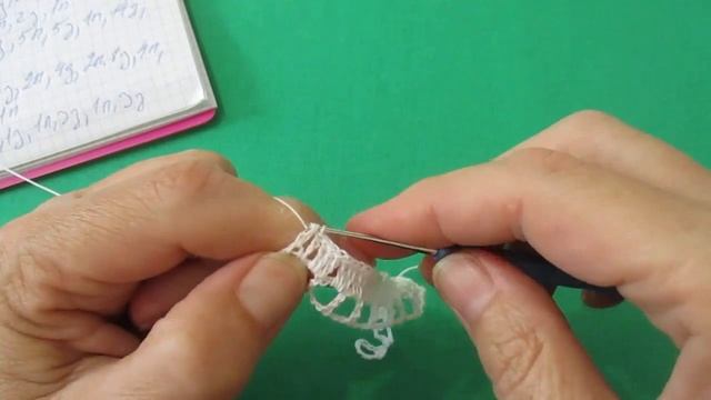 БОЛЬШОЙ ЕЛОЧНЫЙ ШАР КРЮЧКОМ - НОВОГОДНЕЕ УКРАШЕНИЕ НА ОКНО. ЧАСТЬ 1 смотреть онлайн