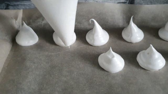 Торт ГРАФСКИЕ РАЗВАЛИНЫ / Рецепт с шоколадным КЕКСОМ и БЕЗЕ смотреть онлайн