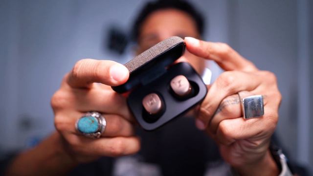 The NEW Sennheiser MOMENTUM True Wireless 4 - Unboxing