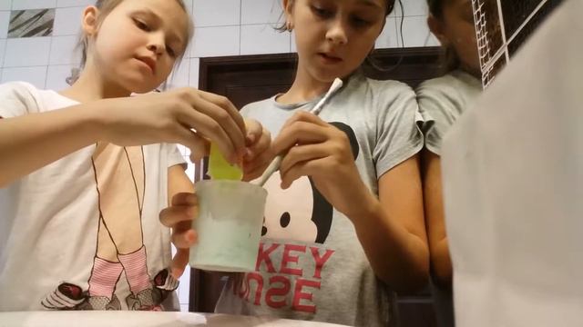 Как сделать пушистого лизуна?Ответ на этот вопрос в этом видео смотреть онлайн