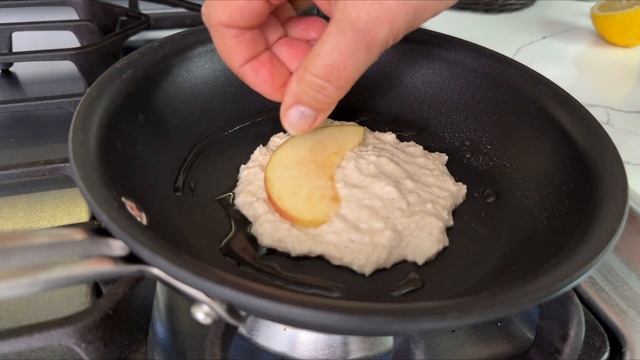 Mit einer Tasse Haferflocken und 2 Äpfeln sind Blaubeerpfannkuchen immer lecker zum Frühstück! смотреть онлайн