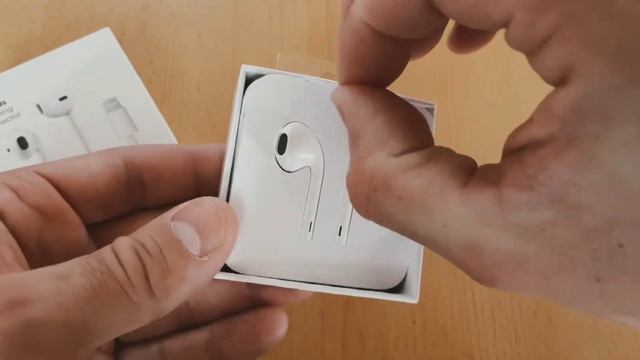 Распаковка наушников Apple EarPods Lightning (Unboxing) смотреть онлайн