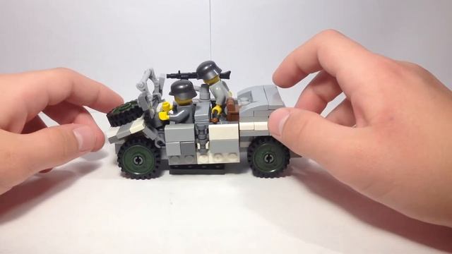 Обзор на Kubelwagen из LEGO ( By Brickmania)