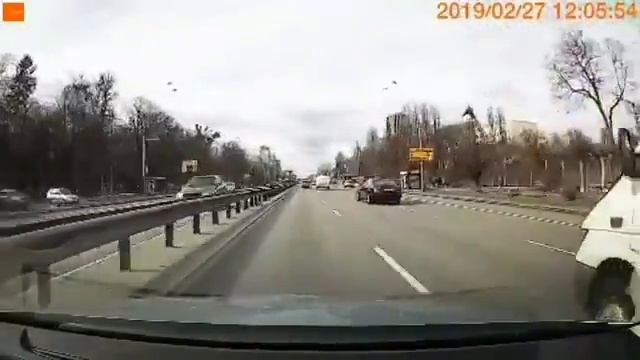 Ожесточённая борьба за левый скоростной ряд в Киеве на проспекте победы ВК 5174 АС смотреть онлайн