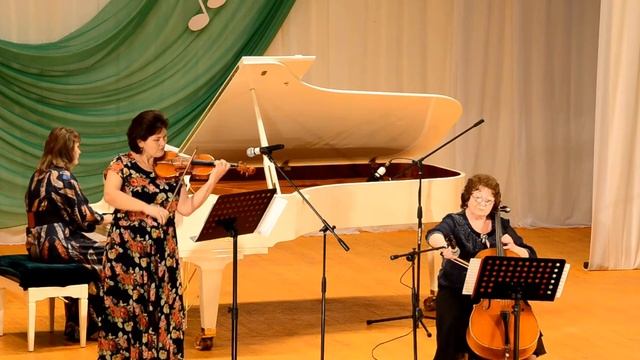 Трио «Фантазия». «На прекрасном голубом Дунае», И. Штраус (сын) (рук. Н.В. Останина) смотреть онлайн