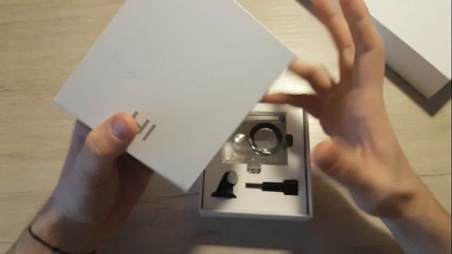 Распаковка и краткий обзор YI Action Camera смотреть онлайн