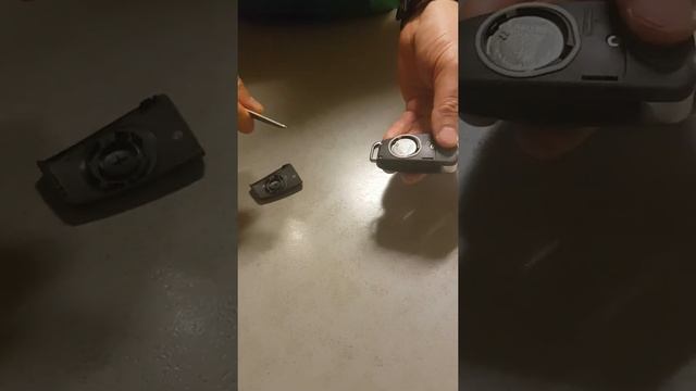 How to open the car key and replace the battery for Audi Q3 2016 смотреть онлайн