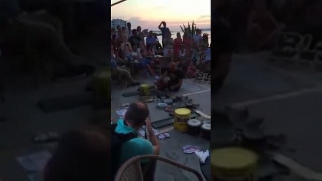 Красиво играет. смотреть онлайн