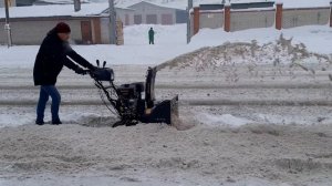 снегоуборщик гусеничный Чемпион STT1170E. гребёт как надо.