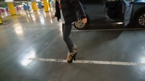 ХОЖУ НА ГИГАНТСКИХ КАБЛУКАХ 24 ЧАСА ! БЕЗУМНЫЙ ЧЕЛЛЕНДЖ