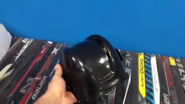 Восстановление старого шлема ССМ / Restoration of the CCM hockey helmet смотреть онлайн