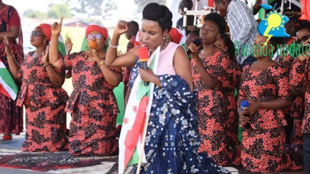 UBWICANYI BURARIKOZE:P.NDAYISHIMIYE AKUBISE AMAVI HASI ASABA IMANA IMBABAZI! смотреть онлайн