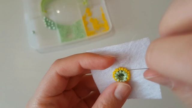 Серединка для канзаши из бусин и бисера своими руками | мастер класс | DIY | kanzashi смотреть онлайн