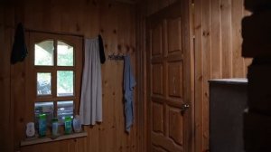 КАМЕРАМЕН В РЕАЛЬНОЙ ЖИЗНИ В ДЕРЕВНЕ | 24 ЧАСА В СТАРОЙ БАНЕ *ТАЙНО* С КОТОМ И СОБАКОЙ