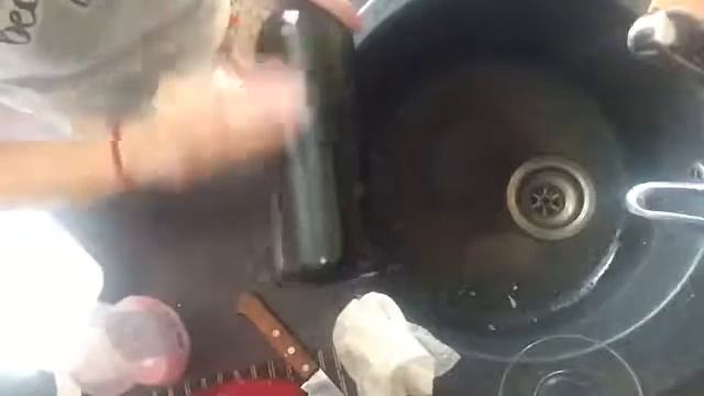 Как очистить бутылку от трудно отмываемых этикеток смотреть онлайн