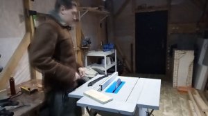 Техника безопасности при работе на распиловочном станке/Обратный удар и попадание одежды.