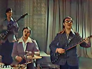 ВИА Ариэль - ПАРАФРАЗ на тему русской народной песни "ОТДАВАЛИ МОЛОДУ", обработка В.Ярушина