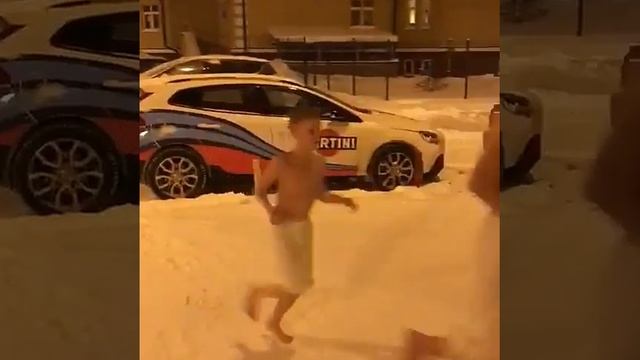 Что то холодно на улице, надо шапку одеть?? смотреть онлайн