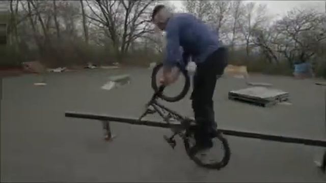 Необычные трюки на велике BMX