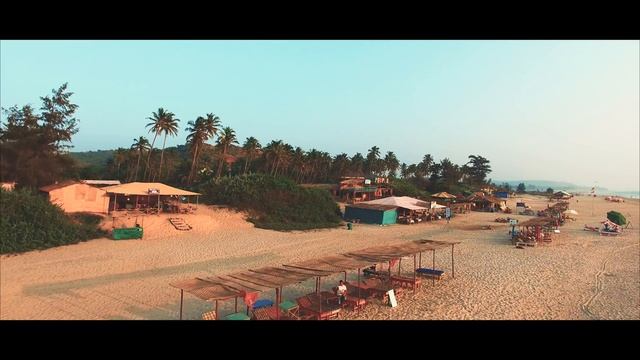 A Glimpse of Mandrem, Goa - (BEST GOA BEACH VIDEO IN 4K) смотреть онлайн