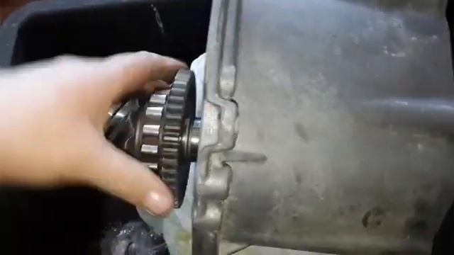 20.04.2022. продолжаю сборку кпп м-2141 для Алексея. смотреть онлайн