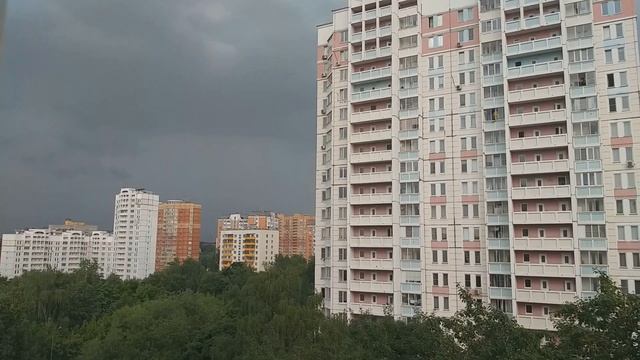 ГРОЗА В МОСКВЕ 18 ИЮЛЯ 2023. ЛЕТНИЙ ЛИВЕНЬ, РАСКАТЫ ГРОМА. ПЕРВАЯ ГРОЗА ЗА МЕСЯЦ!! смотреть онлайн