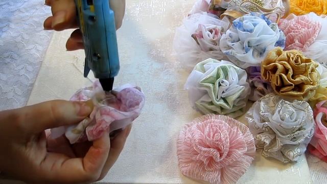 Мастер-Класс. Цветы из ткани простым способом. Готовые работы: броши, резинки для волос, ободок. смотреть онлайн