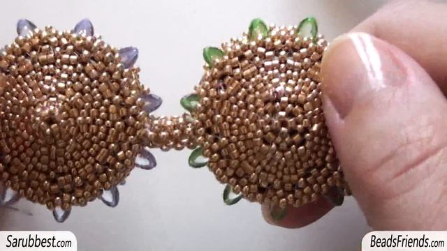 Sarubbest: Collana con perline: collana con cristalli, daghe, perline e tubulare Chenille смотреть онлайн