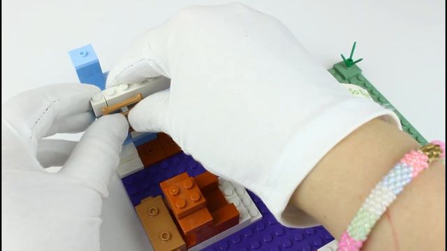 LEGO Minecraft Ice Castle 21186 - Tricky White Gloves Speed Build ! смотреть онлайн