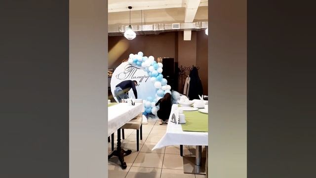 СМОТРИ! Круглая фотозона на день рождения для мальчика 1 годик / Фотозона в голубых тонах из шаров смотреть онлайн