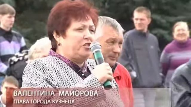 На центральной площади Кузнецка прошел смотр строевой подготовки. Апрель 2012 год. смотреть онлайн