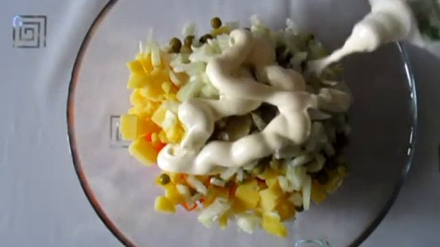 Салат с овощами и жареной рыбой. Необычная подача обычного салата. смотреть онлайн