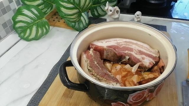 ГРУДИНКА В ЛУКОВОЙ ШОЛУХЕ . ЗА УШИ НЕ ОТТЯНЕШЬ.mp4