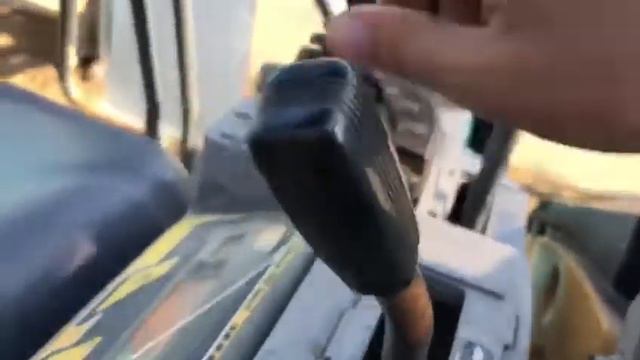 Осмотр экскаватора в Японии перед аукционом . смотреть онлайн