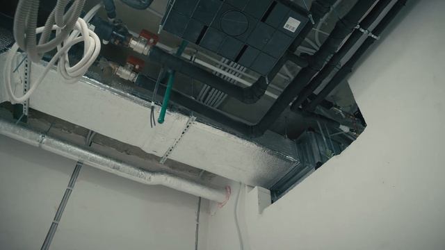 Монтаж фанкойлов и вентиляции в ЖК Лица в нежилом помещении. Отчетное видео. смотреть онлайн