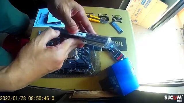 Assemble the Basic Computer Parts. 1. GIGABYTE mainboard, supports 10th Gen. смотреть онлайн