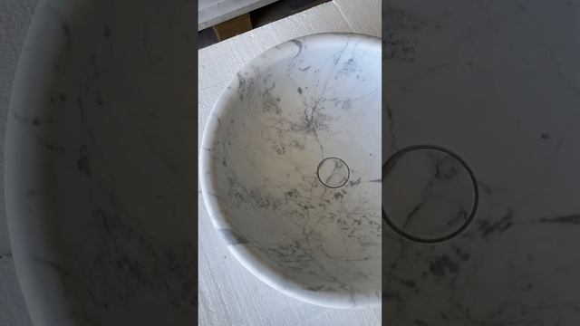 Круглая раковина из натурального мрамора Carrara. Производство каменных раковин на заказ. смотреть онлайн