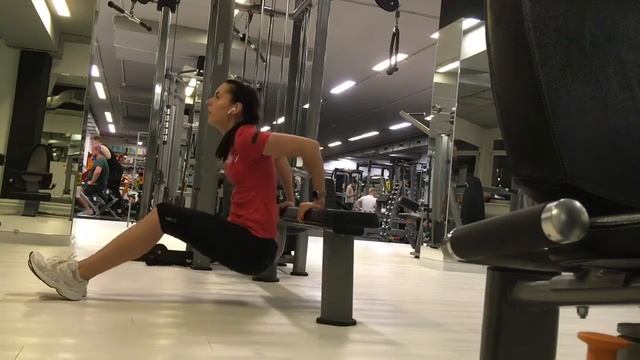 Обратные отжимания от лавки смотреть онлайн